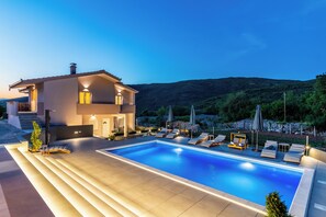 Outdoor pool, a heated pool - Jackal Holiday House with heated pool and a jacuzzi (Lovrec)