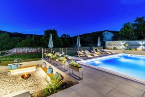 Piscine extérieure, piscine chauffée