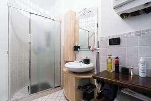Apartment | Bathroom | Free toiletries, hair dryer - Appartamento comodo dell'Archiginnasio (Bologna)