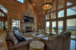 Fernseher, Kamin, Videospiele, Arbeitsbereiche