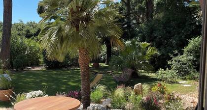 Welcome to our paradise at Sainte Maxime
Your hosts Hélène and Dominique