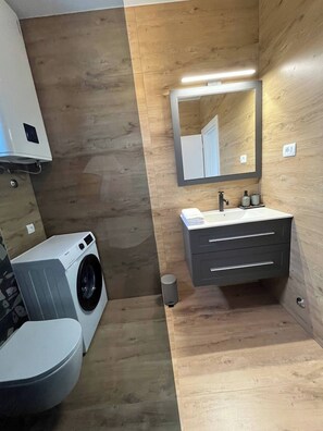 Shower, hair dryer, bathrobes, slippers - Holiday house Lole (Kastel Novi)