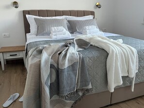 2 bedrooms, iron/ironing board, WiFi, bed sheets - Holiday house Lole (Kastel Novi)