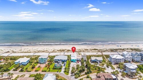 Private Beachfront Home | Sleeps 12 | Balconies, Kayaks & Ocean Views