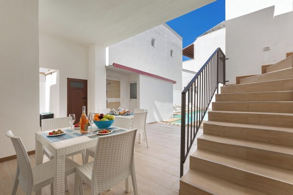 Outdoor dining - Villa Ketty by BarbarHouse (Andrano)