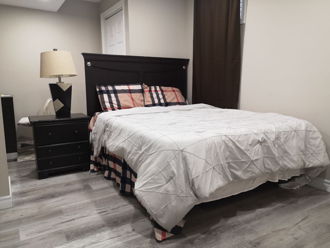 2 makuuhuonetta, silitysrauta/-lauta, Wi-Fi, vuodevaatteet