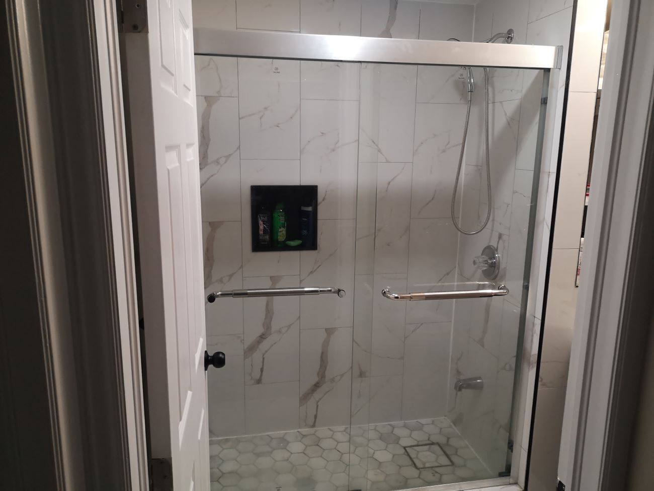 Hårføner, håndklær, såpe og sjampo