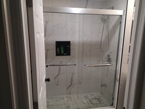 Hair dryer, towels, soap, shampoo - Comfortable 2-bedroom walk out basement (Hagersville)