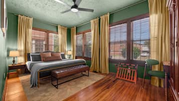 3 bedrooms, desk, iron/ironing board, travel crib