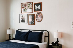 2 bedrooms, desk, iron/ironing board, travel crib