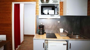 Fridge, microwave - 100m from ski slopes, 1st floor, view valley, tv, ski locker, 20m², Les Orres (Les Orres)
