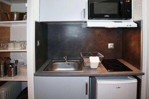 Fridge, microwave