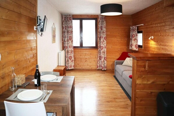 Interior - 100m from ski slopes, 1st floor, view valley, tv, ski locker, 20m², Les Orres (Les Orres)