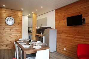 Dining - 100m from resort center, 3rd floor, balcony, tv, ski locker, 80m², Les Orres (Les Orres)