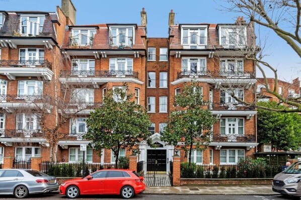 Exterior - Modern Chelsea Flat, 3Bd 2Bath, with Parking (London)