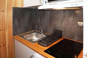 Private kitchen - 100m from ski slopes, 3rd floor, balcony, tv, ski locker, 22m², Les Orres (Les Orres)
