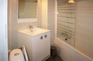 Bathroom - 100m from ski slopes, 3rd floor, balcony, tv, ski locker, 22m², Les Orres (Les Orres)