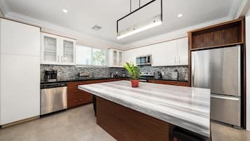 Luxury House, 4 Bedrooms, Patio, Poolside | Private kitchen | Full-size fridge, microwave, oven, stovetop