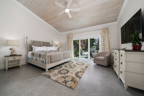 Casa de lujo, 4 habitaciones, patio, junto a la piscina | 4 dormitorios, espacio para trabajar con un portátil, cortinas opacas