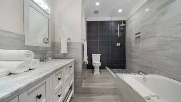 Luxury House, 4 Bedrooms, Patio, Poolside | Bathroom | Shower, free toiletries, hair dryer, towels