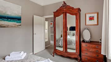 1 bedroom, iron/ironing board, internet, bed sheets