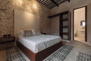 3 quartos, escrivaninha, ferros/tábuas de passar roupa
