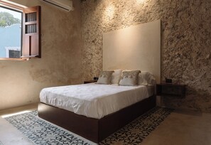 3 bedrooms, desk, iron/ironing board, free WiFi - Spacious 1-floor House, Outdoor Oasis in Centro (Mérida)