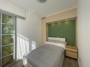 2 bedrooms, iron/ironing board, travel cot, WiFi - City and Airport (Bergamo)