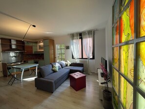 Smart TV - City and Airport (Bergamo)