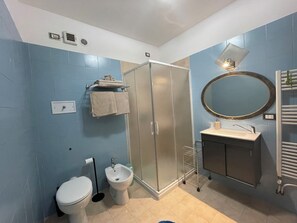 Shower, hair dryer, bidet, towels - City and Airport (Bergamo)