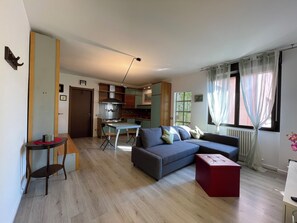 Smart TV - City and Airport (Bergamo)