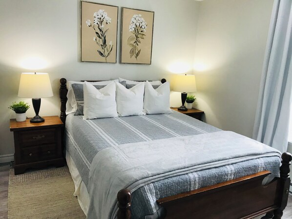 1 soverom, skrivebord, reiseseng for barn og wi-fi