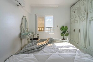 2 bedrooms, iron/ironing board, travel crib, WiFi - Seaview Condo in Saba Pasha - SP06 (ستانلى)