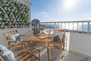 Outdoor dining - Seaview Condo in Saba Pasha - SP06 (ستانلى)