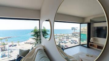 Fernseher, Bücher, Arbeitsbereiche