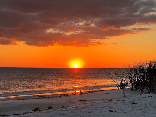 MiCasa SuCasa - Heated Pool/Game Room/Roomy/Quiet