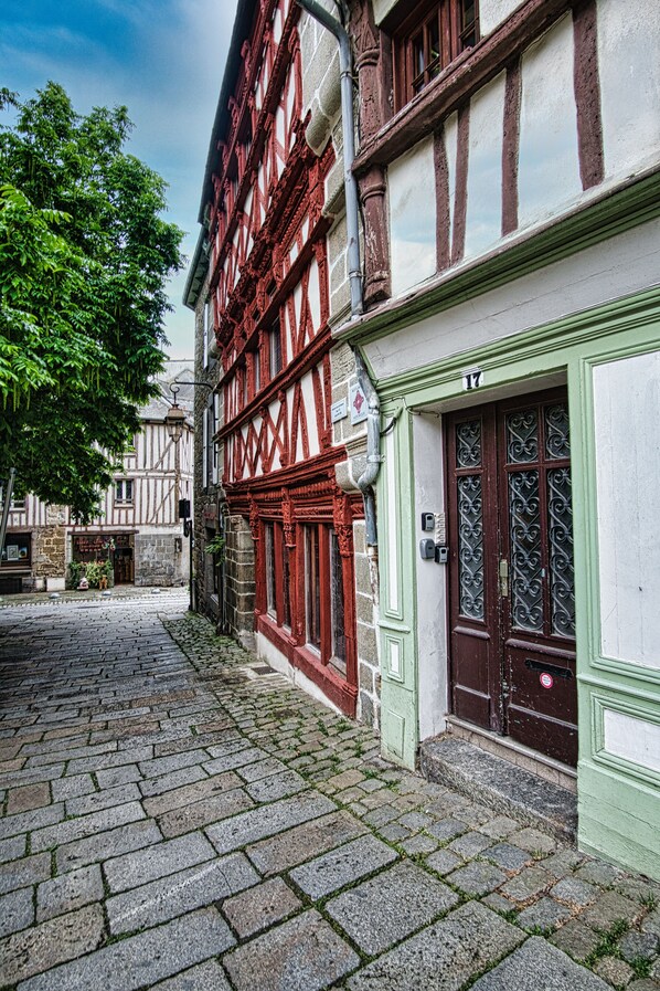 Exterior detail - Arrière-cour Ducs de Bretagne (Saint-Brieuc)