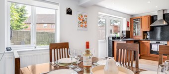 Comfortable Home away from Home with FREE Parking