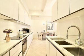 Kühlschrank, Ofen, Geschirrspüler