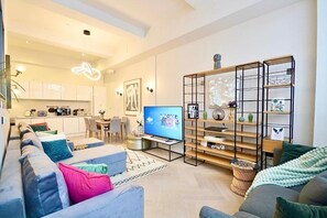 TV - Fulham Townhouse, 2 Baths, Parking, Breakfast (London)