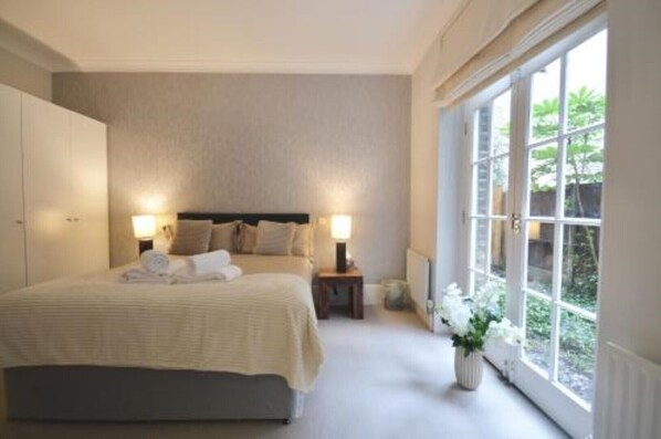 2 bedrooms - Kensington Apartment, Breakfast, 2 Baths (London)