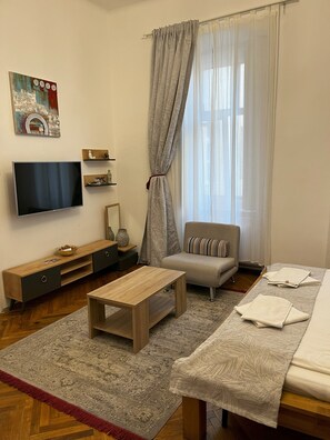 Deluxe Studio Suite, Courtyard View | Laptop workspace, iron/ironing board, free WiFi - Mira Central Residence (Brasov)