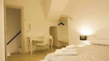 1 habitación, tabla de planchar con plancha, wifi gratis y ropa de cama