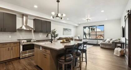 Brand New Nucleus Loft Near Glacier National Park