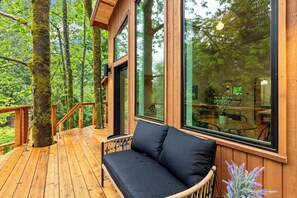 Terrace/patio - Tree House- Two bedroom plus loft- sustainable living! (Bellingham)