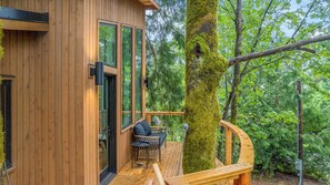 Terrace/patio - Tree House- Two bedroom plus loft- sustainable living! (Bellingham)