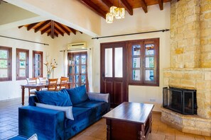 Televisio, takka, DVD-soitin