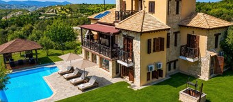 Villa River View - Four Bedroom Villa, Sleeps 9