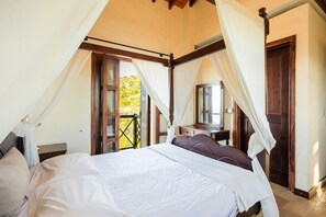 4 makuuhuonetta, silitysrauta/-lauta, vauvan matkasänky, Wi-Fi