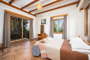 2 quartos, ferros/tábuas de passar roupa, Wi-Fi, roupa de cama